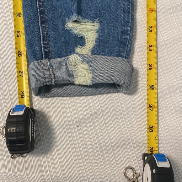 Refuge Boyfriend Distressed Jeans NWT - Picture 13 of 16